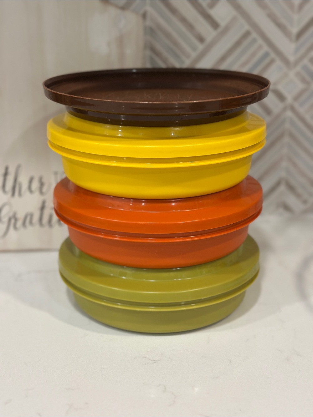 Vintage Tupperware Seal and Serve Plates and Bowls (3 bowls 4 plates)